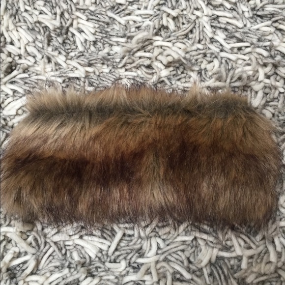 Faux fur collar - Picture 2 of 3